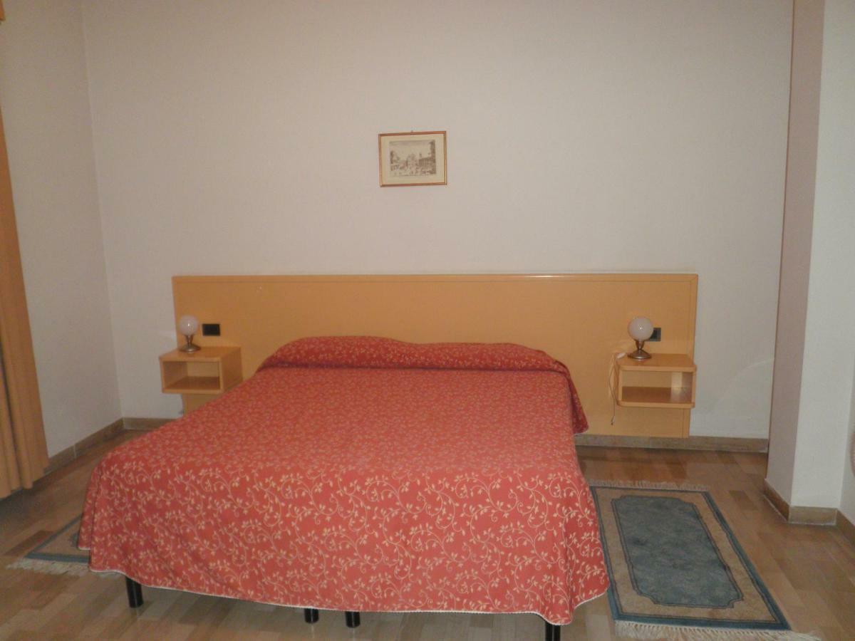 Residence Executive Анкона Екстер'єр фото